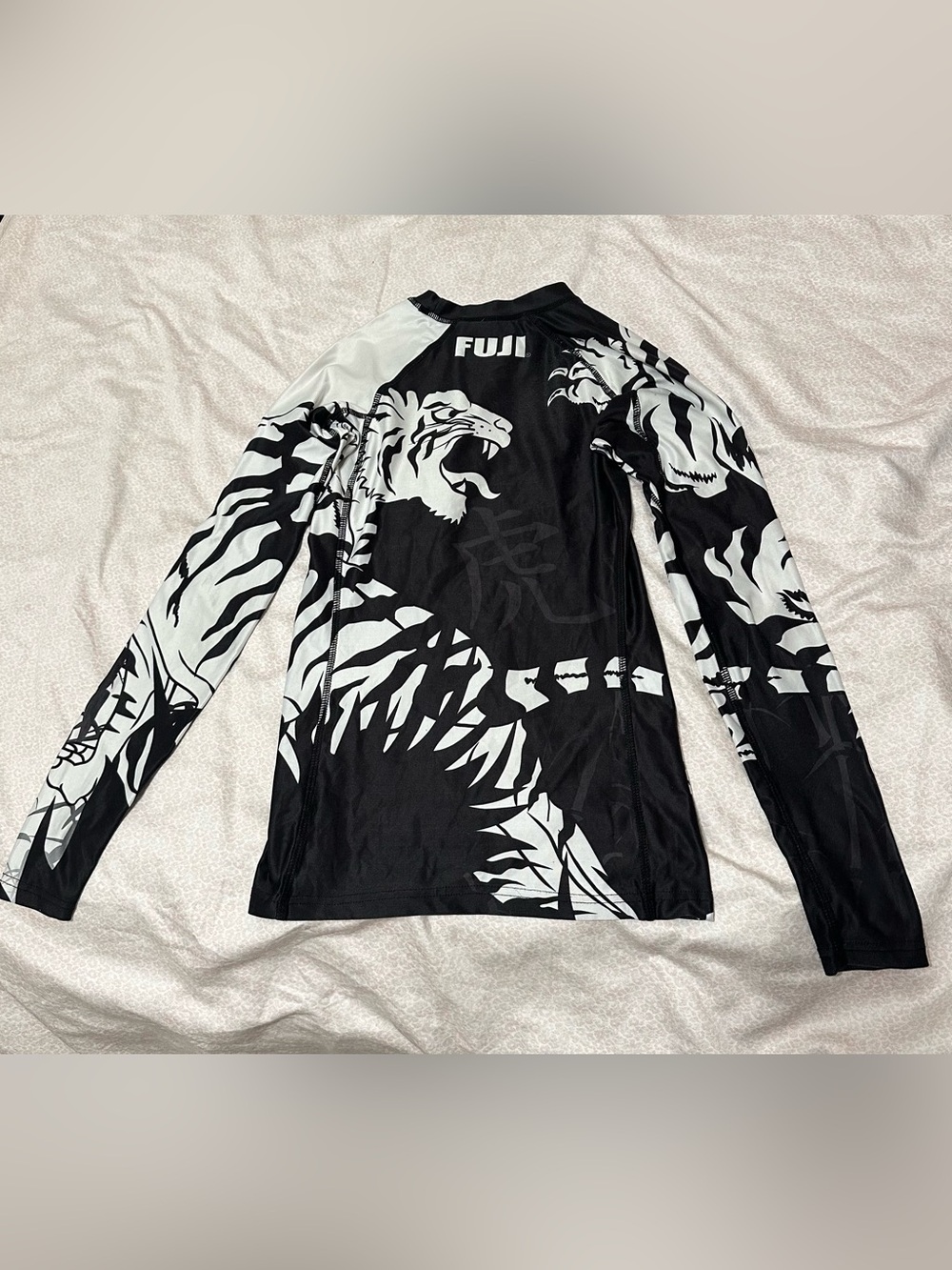 Fuji rashguard unisex size S, fully sublimated fighting tiger BJJ martial arts